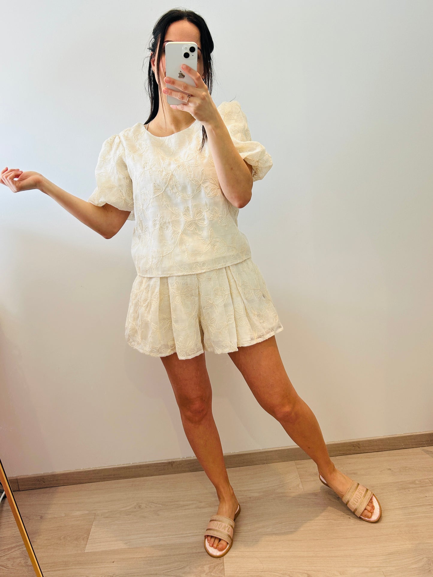Puff sleeves top floral beige