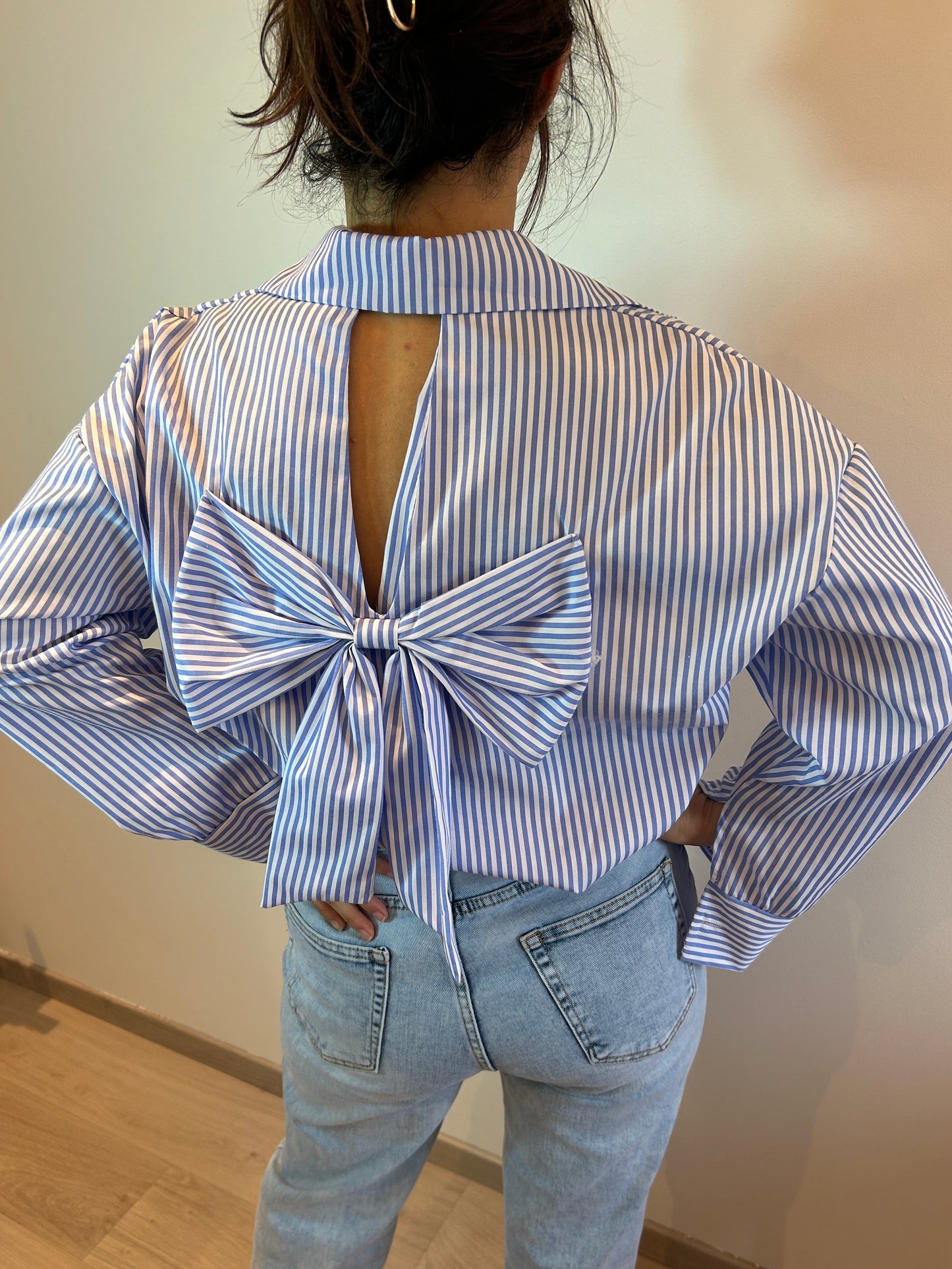 Oversized striped blouse with bow on the back blue