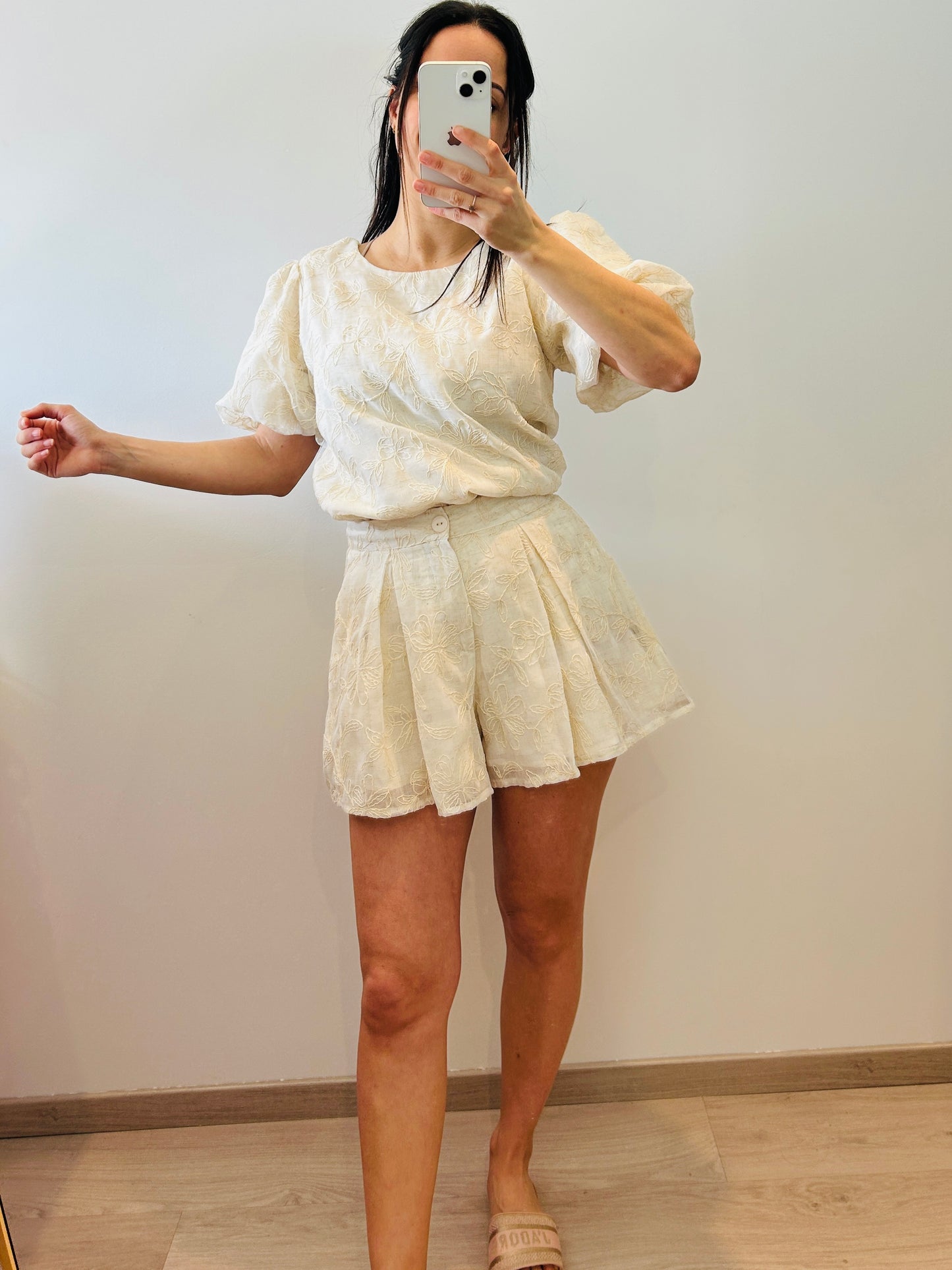Short floral beige
