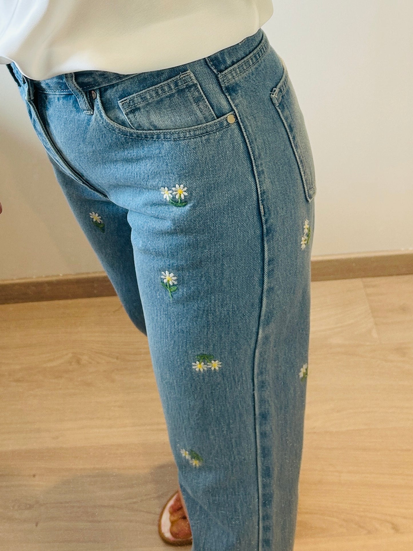 Embroidered jeans daisy