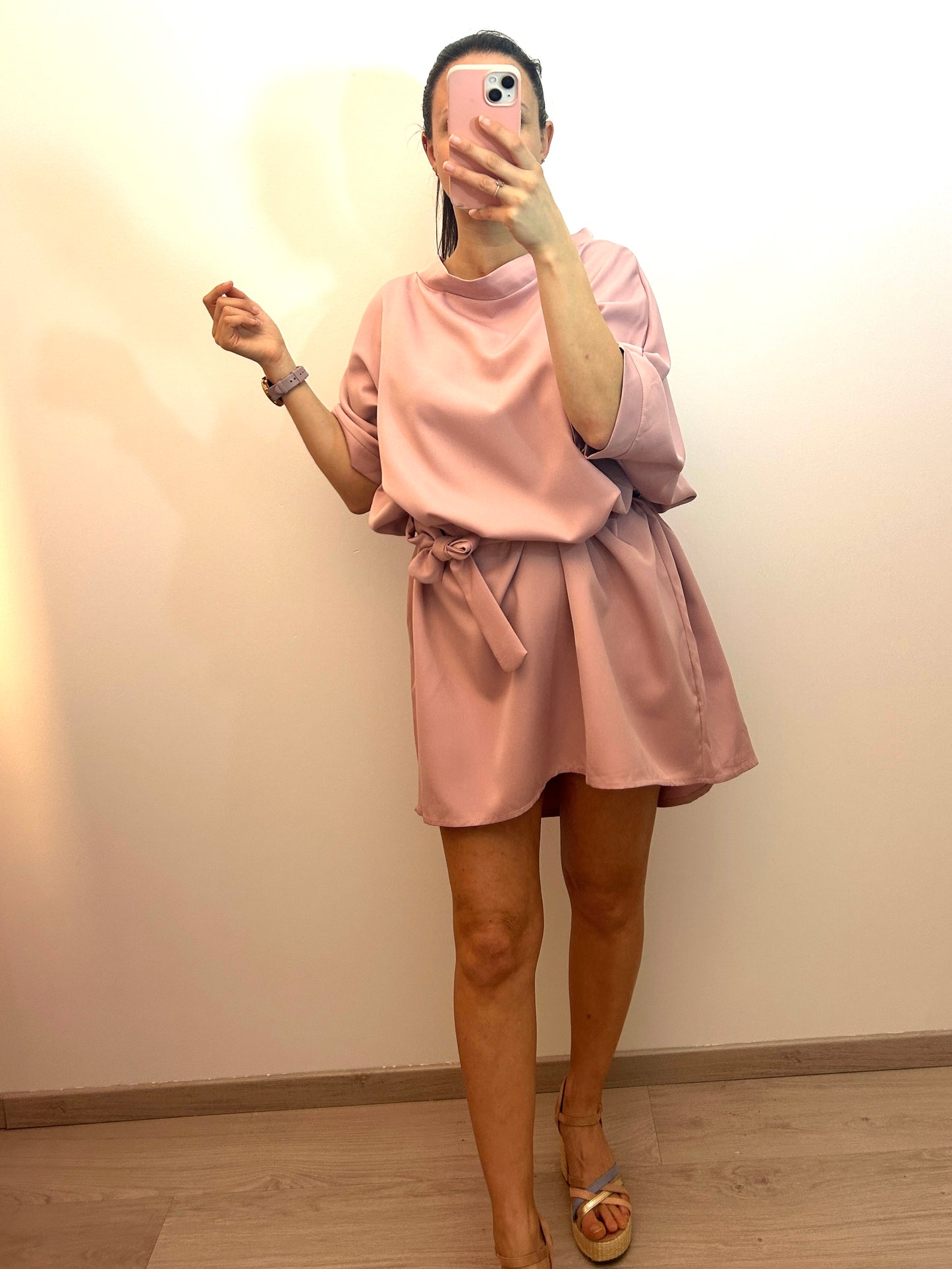 Oversized dress with ribbon