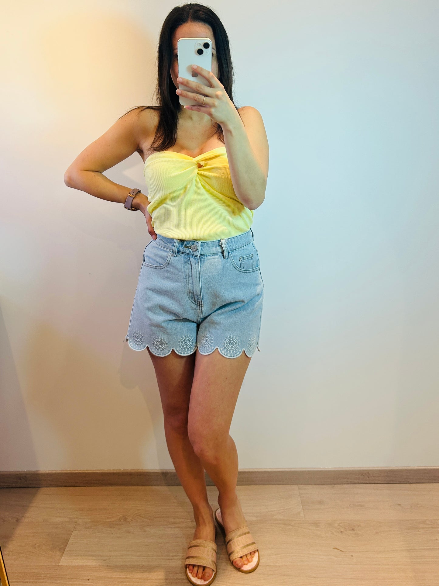 Short sunny jeans
