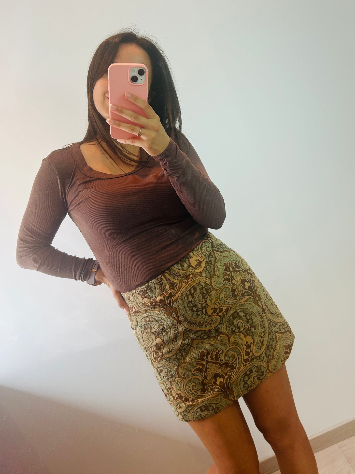 Fitted top brown