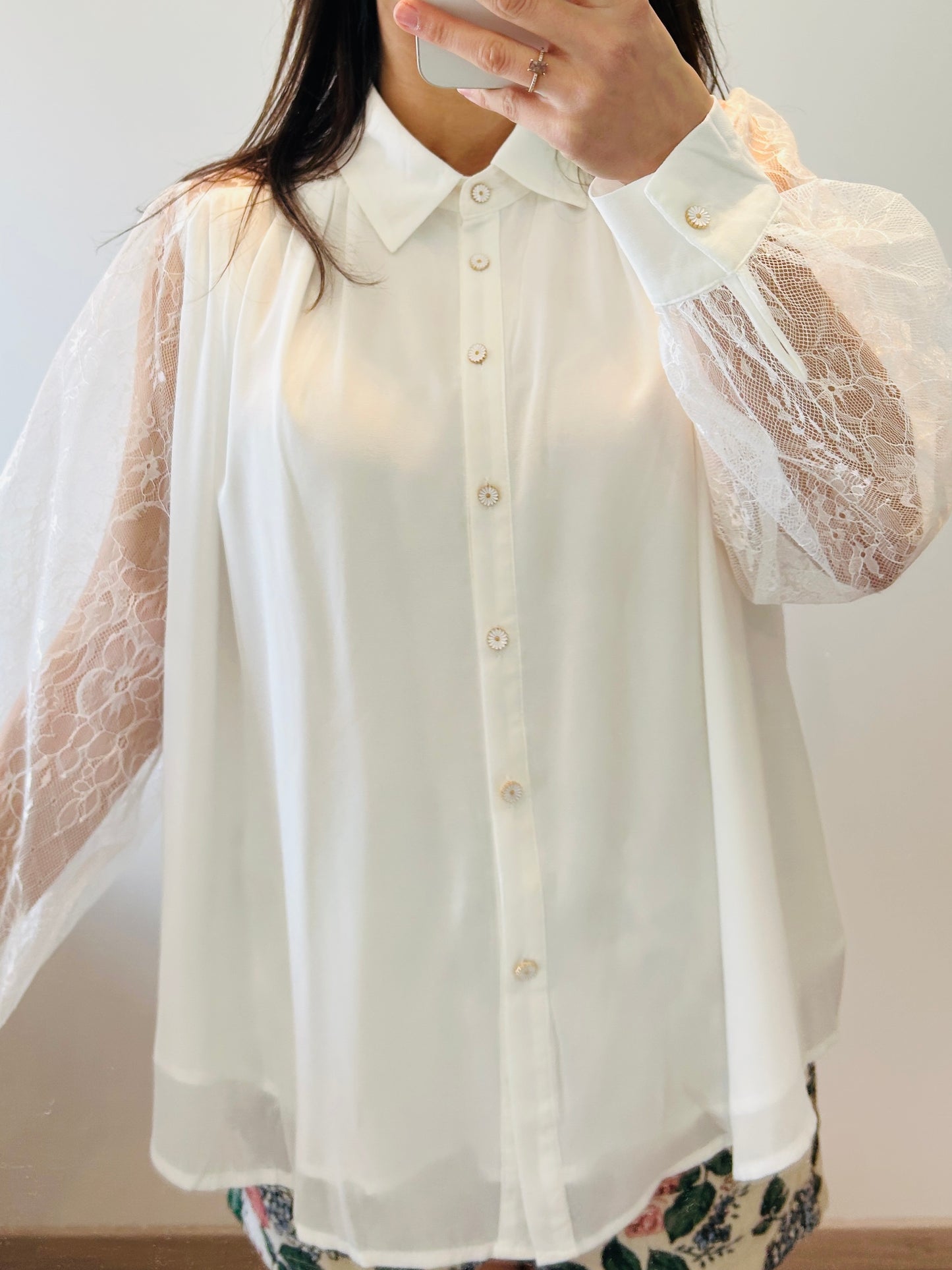 Blouse lace sleeves white