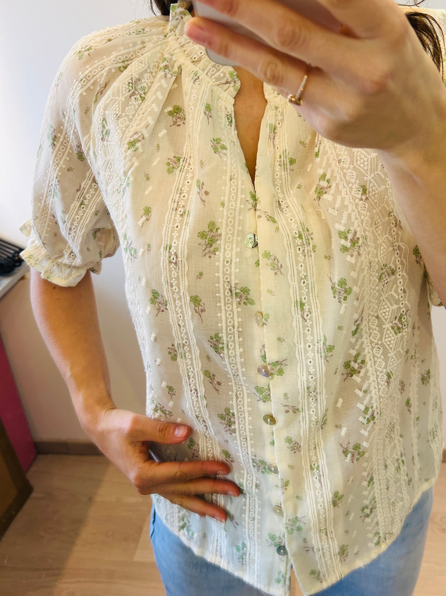 Blouse embroidered ecru green flowers