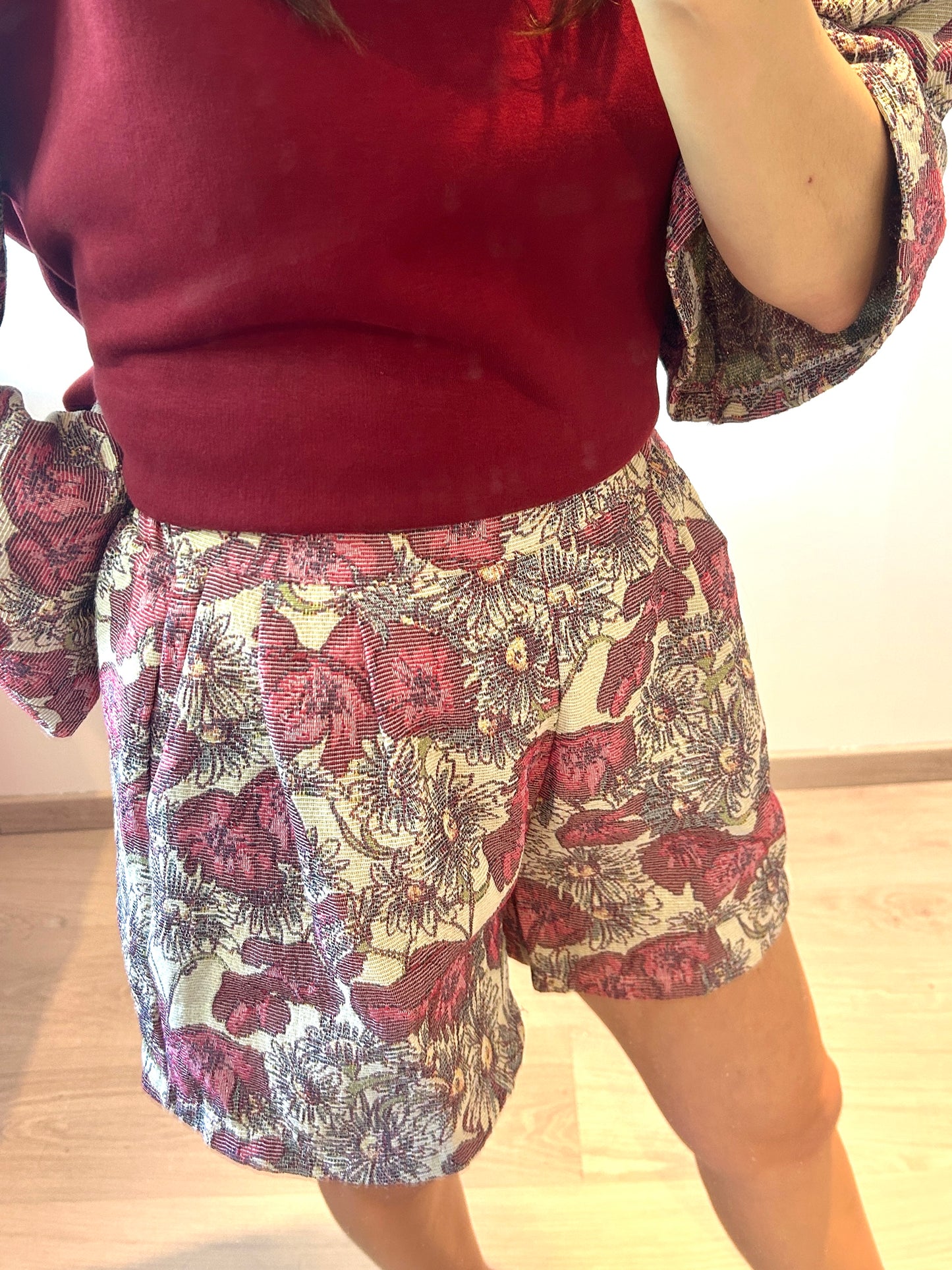 Short burgundy floral jacquard
