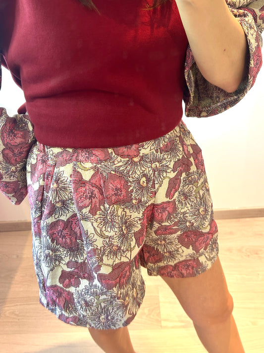 Short burgundy floral jacquard