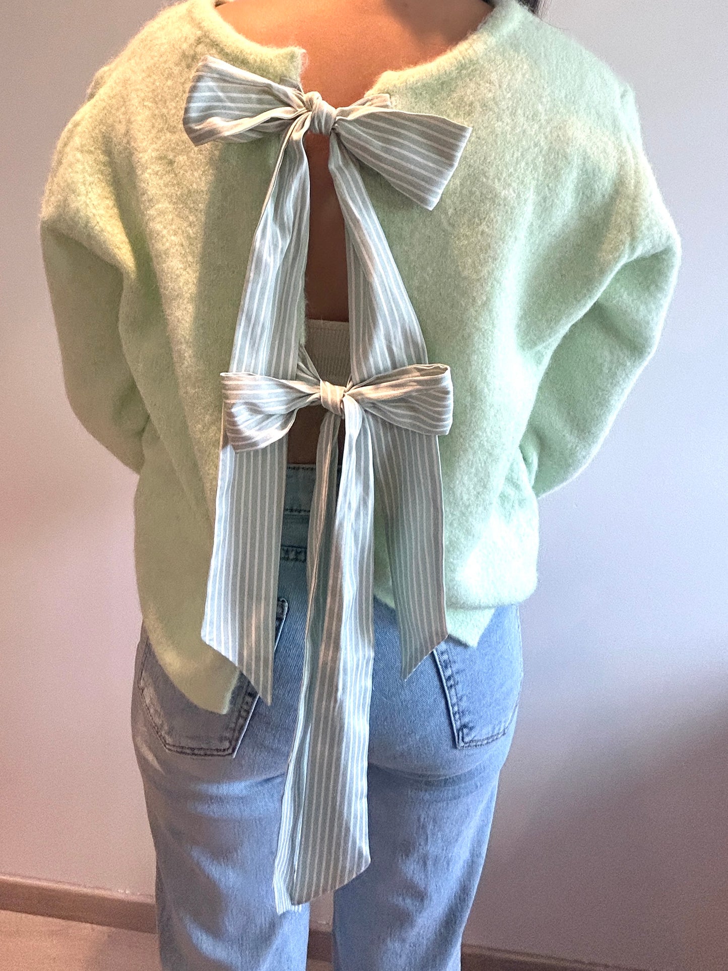 Sweater green with bow ties